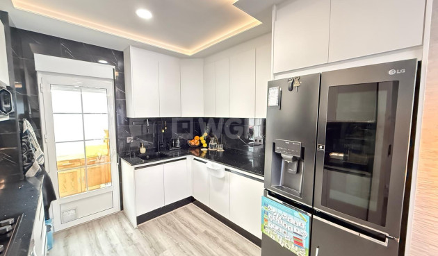 Odsprzedaż - Villa - Orihuela Costa - Villamartín