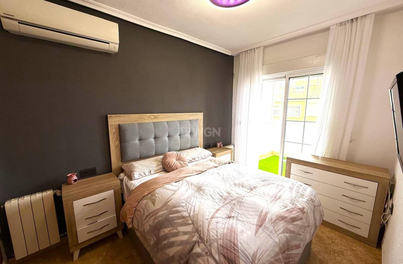 Odsprzedaż - Villa - Orihuela Costa - Villamartín