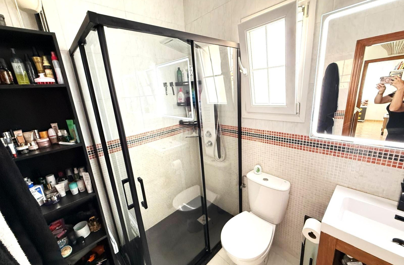 Odsprzedaż - Villa - Orihuela Costa - Villamartín