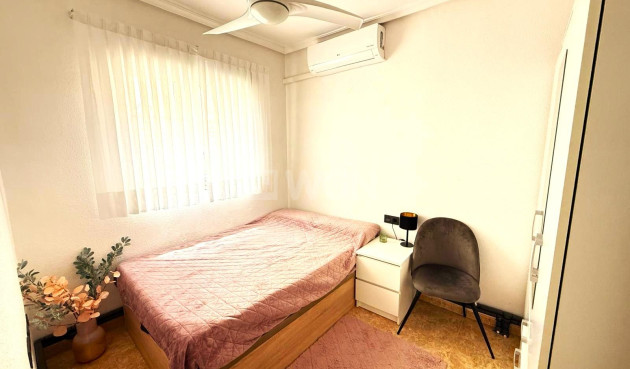 Odsprzedaż - Villa - Orihuela Costa - Villamartín