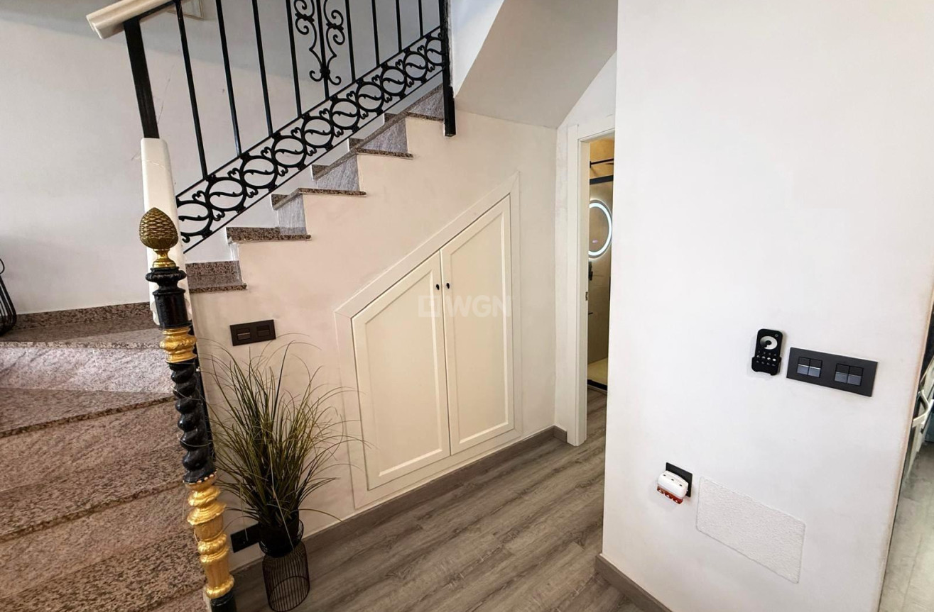 Odsprzedaż - Villa - Orihuela Costa - Villamartín