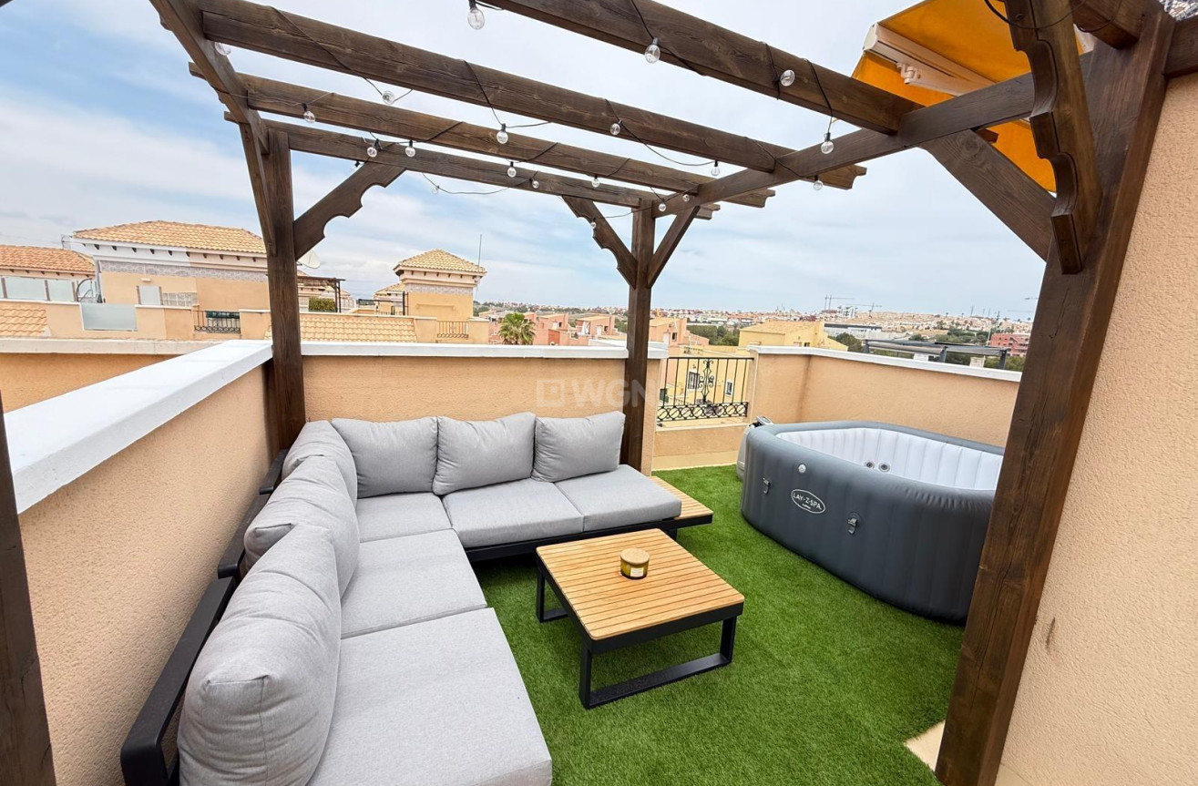 Odsprzedaż - Villa - Orihuela Costa - Villamartín