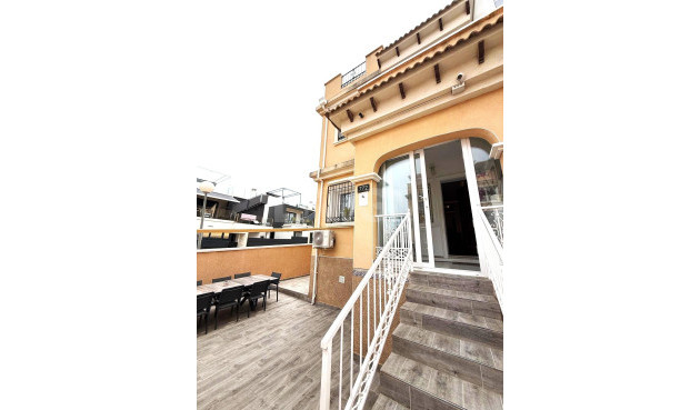 Odsprzedaż - Villa - Orihuela Costa - Villamartín