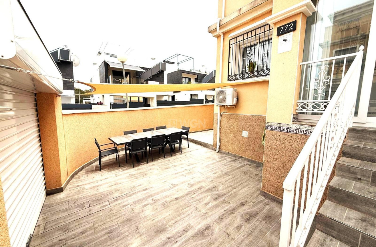 Odsprzedaż - Villa - Orihuela Costa - Villamartín