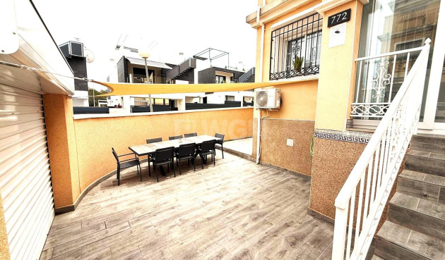 Odsprzedaż - Villa - Orihuela Costa - Villamartín