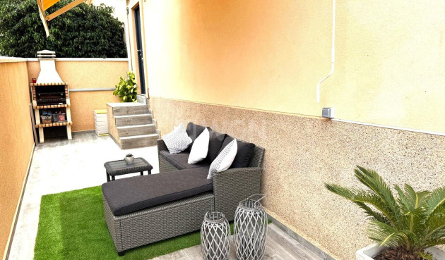 Odsprzedaż - Villa - Orihuela Costa - Villamartín