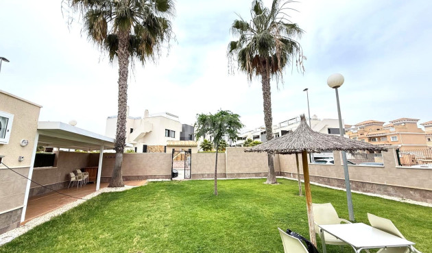 Odsprzedaż - Villa - Orihuela Costa - Villamartín