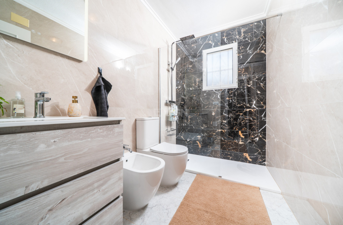 Odsprzedaż - Kamienica - Orihuela Costa - Los Almendros - La Florida