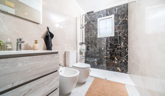 Odsprzedaż - Kamienica - Orihuela Costa - Los Almendros - La Florida