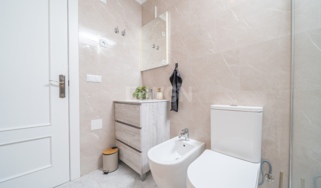 Odsprzedaż - Kamienica - Orihuela Costa - Los Almendros - La Florida