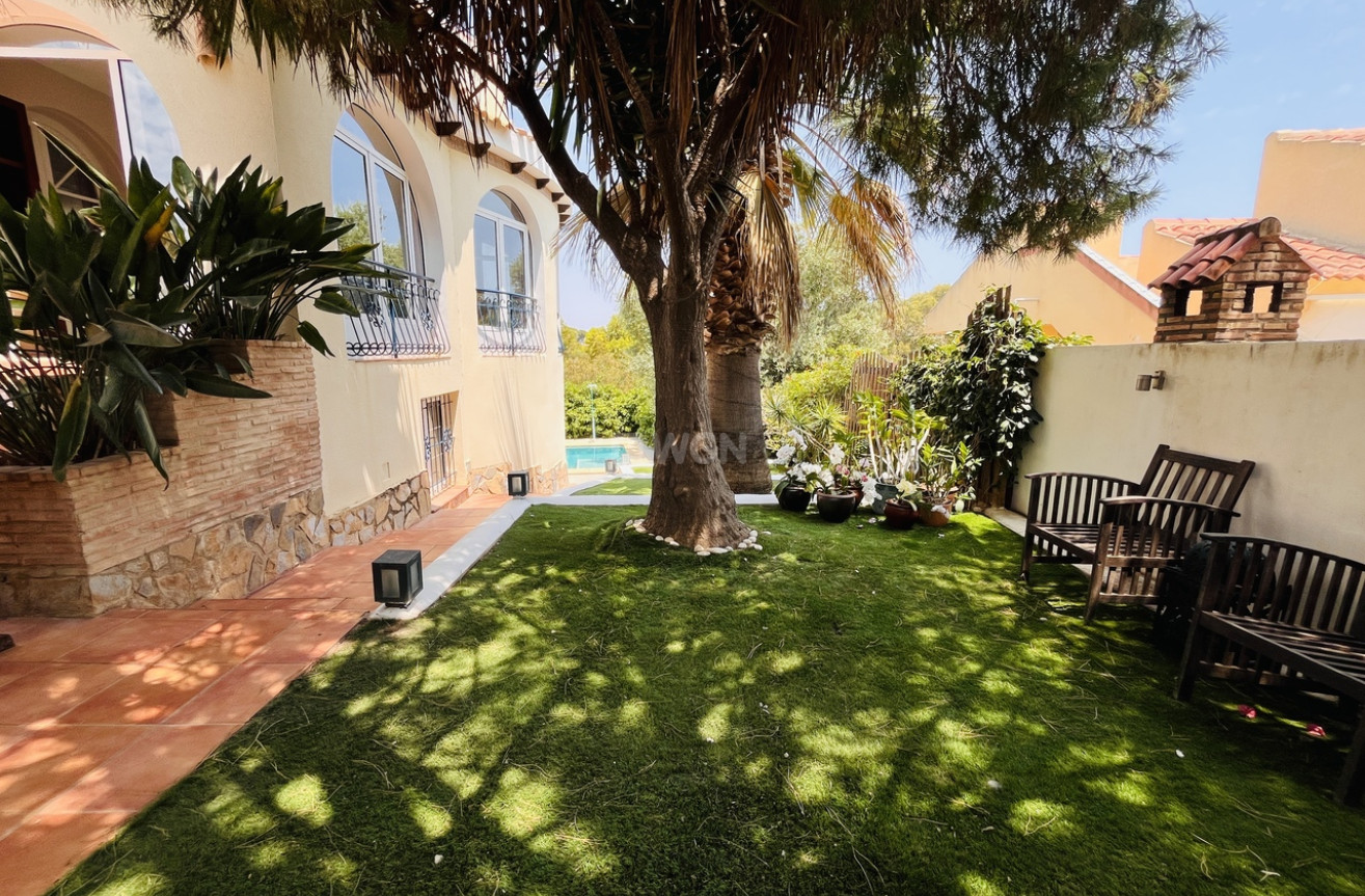 Wiederverkauf - Villa - La Zenia - Costa Blanca