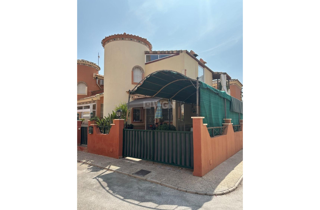 Odsprzedaż - Villa - Orihuela Costa - Playa Flamenca