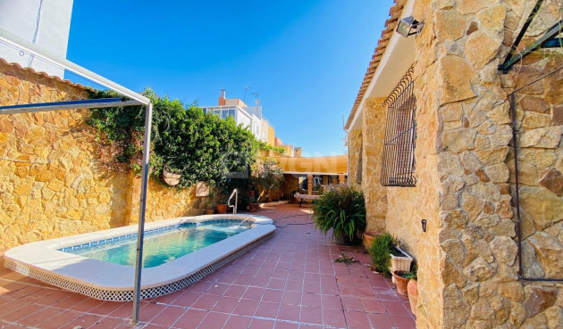 Odsprzedaż - Villa - Orihuela Costa - La Florida