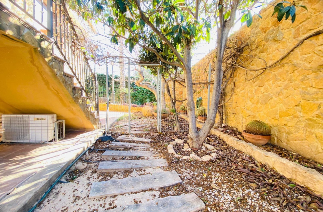 Odsprzedaż - Villa - Orihuela Costa - La Florida