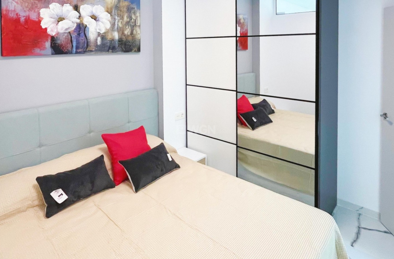 Odsprzedaż - Mieszkanie w bloku - Torrevieja - Costa Blanca