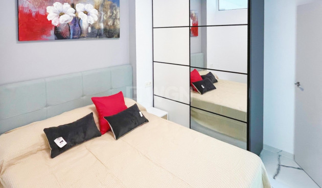 Odsprzedaż - Mieszkanie w bloku - Torrevieja - Costa Blanca