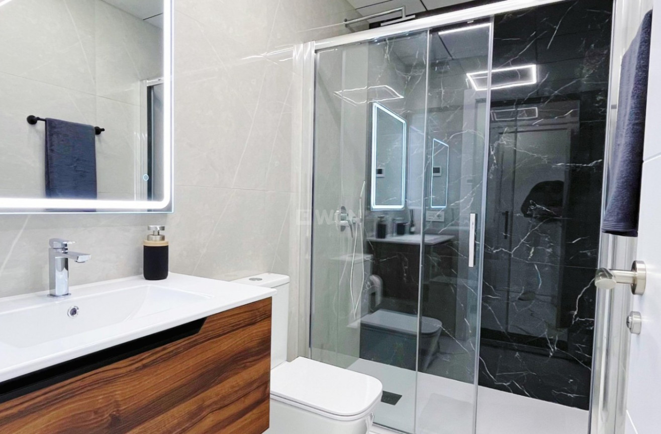 Resale - Apartment / flat - Torrevieja - Costa Blanca