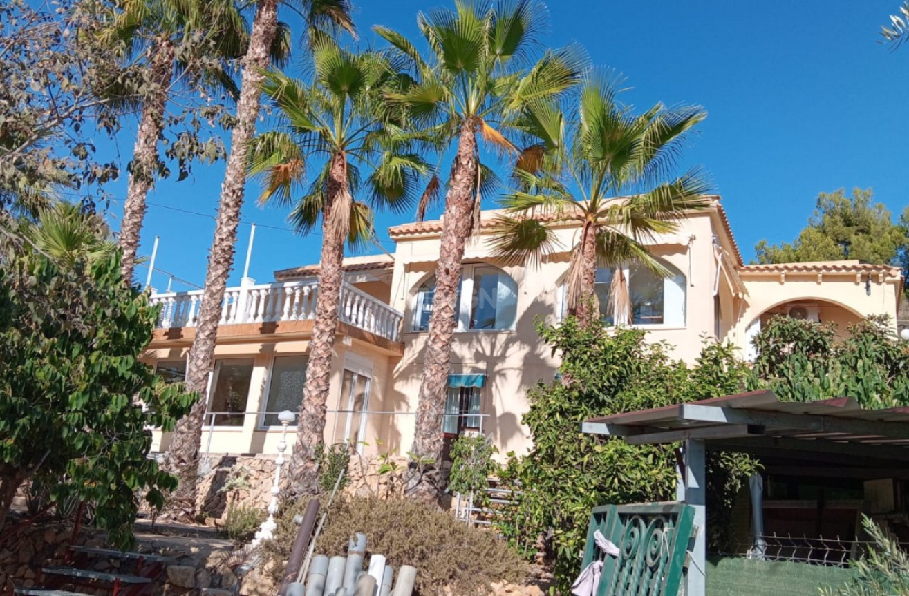 Resale - Villa - Cautivador - Inland