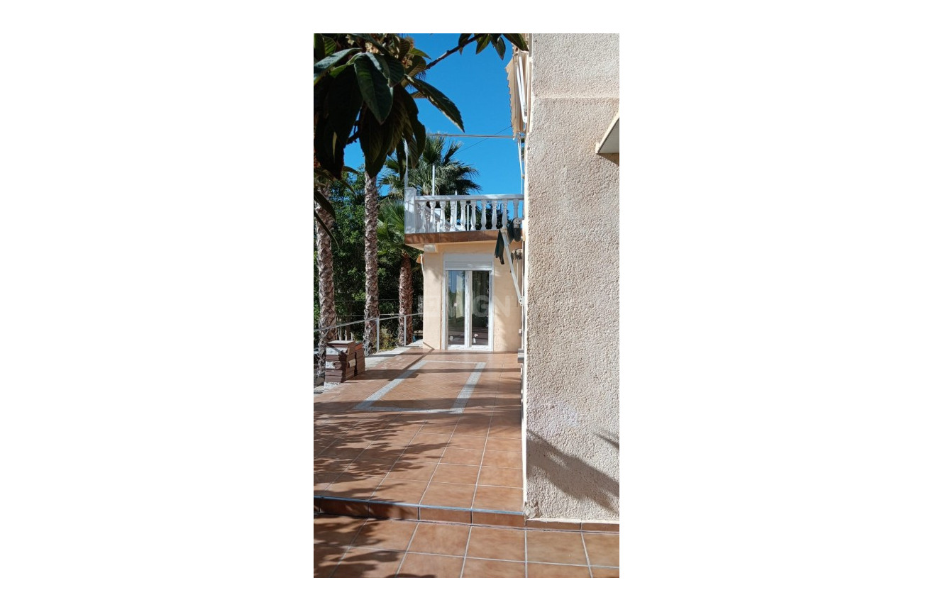 Resale - Villa - Cautivador - Inland