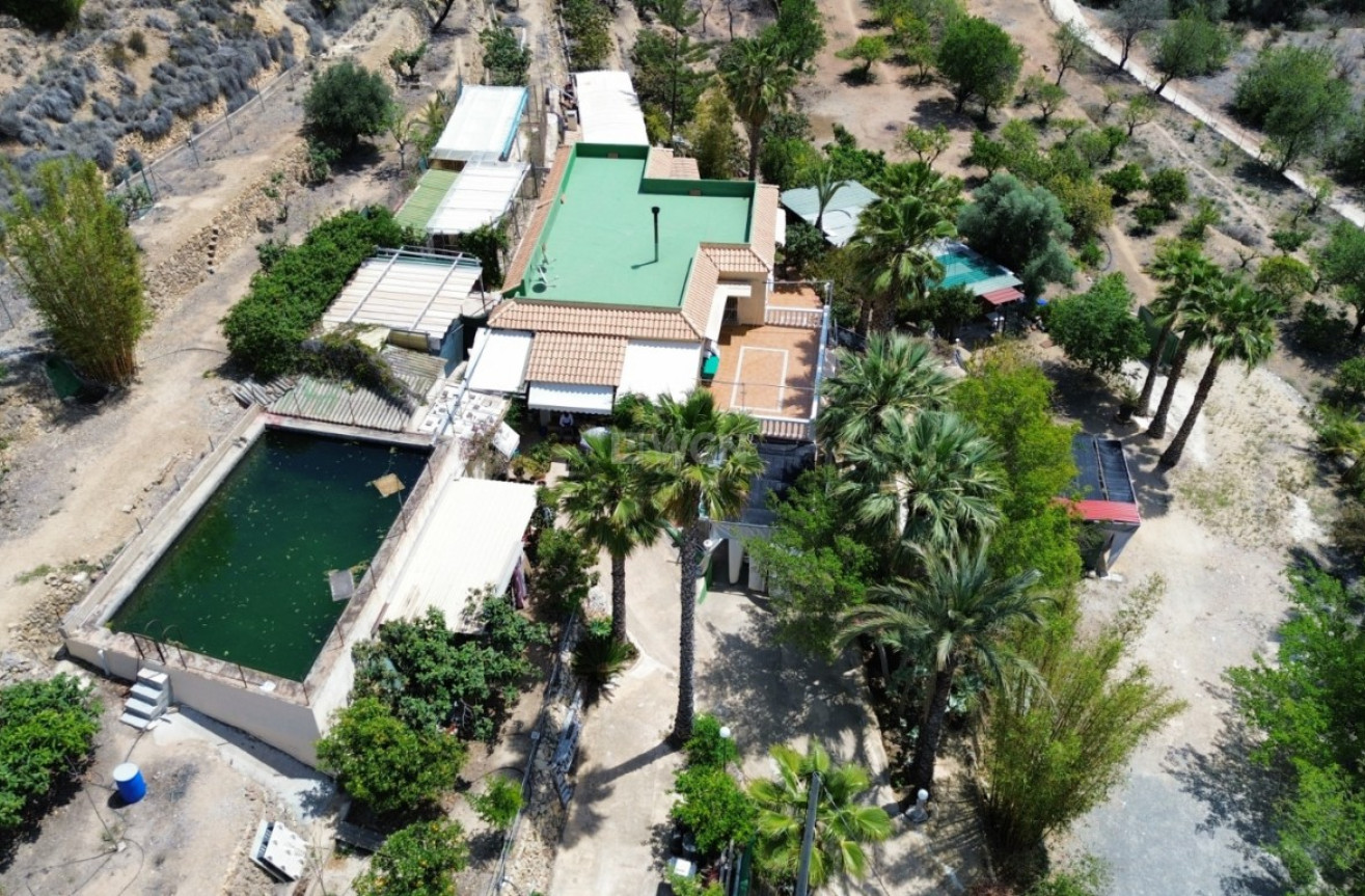 Resale - Villa - Cautivador - Inland