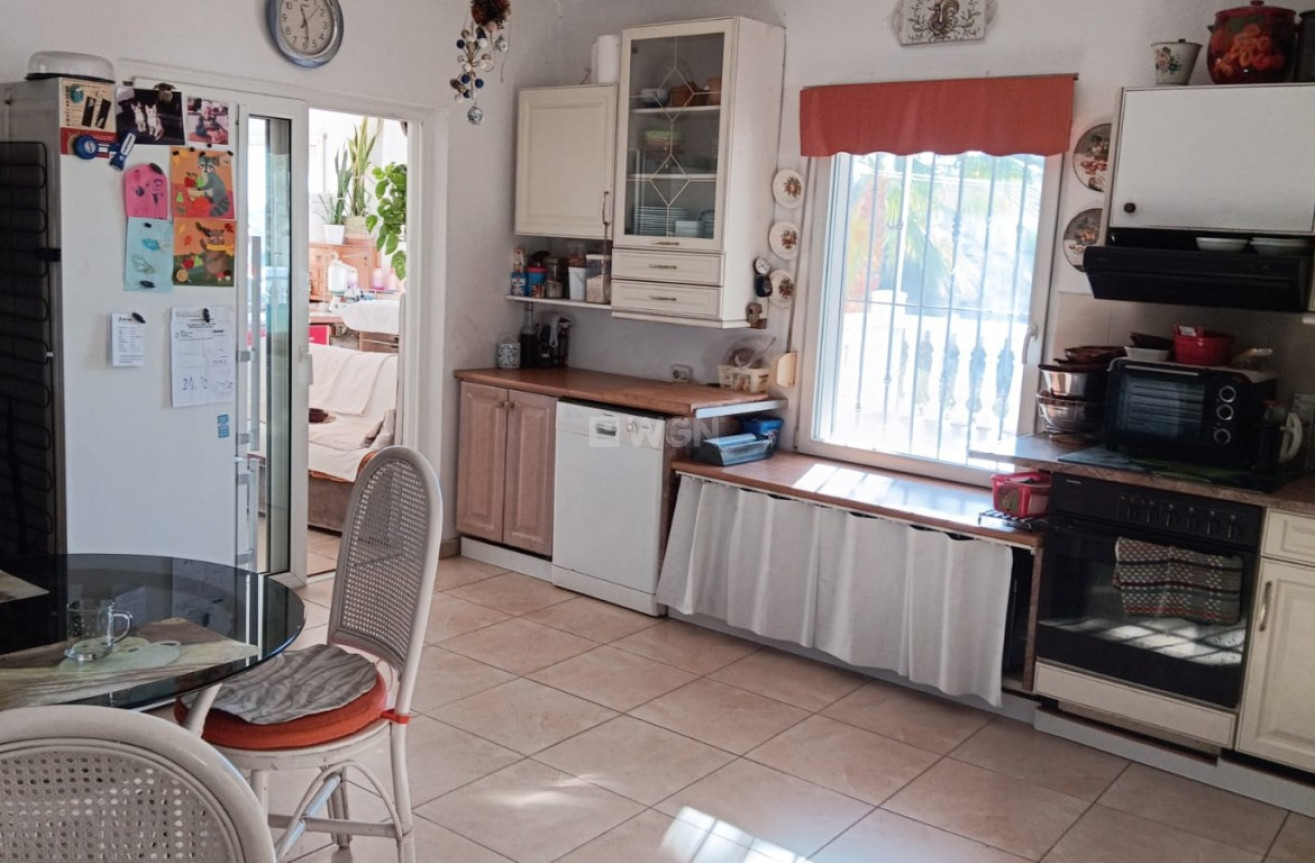 Resale - Villa - Cautivador - Inland