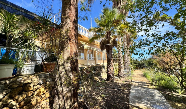 Resale - Villa - Cautivador - Inland