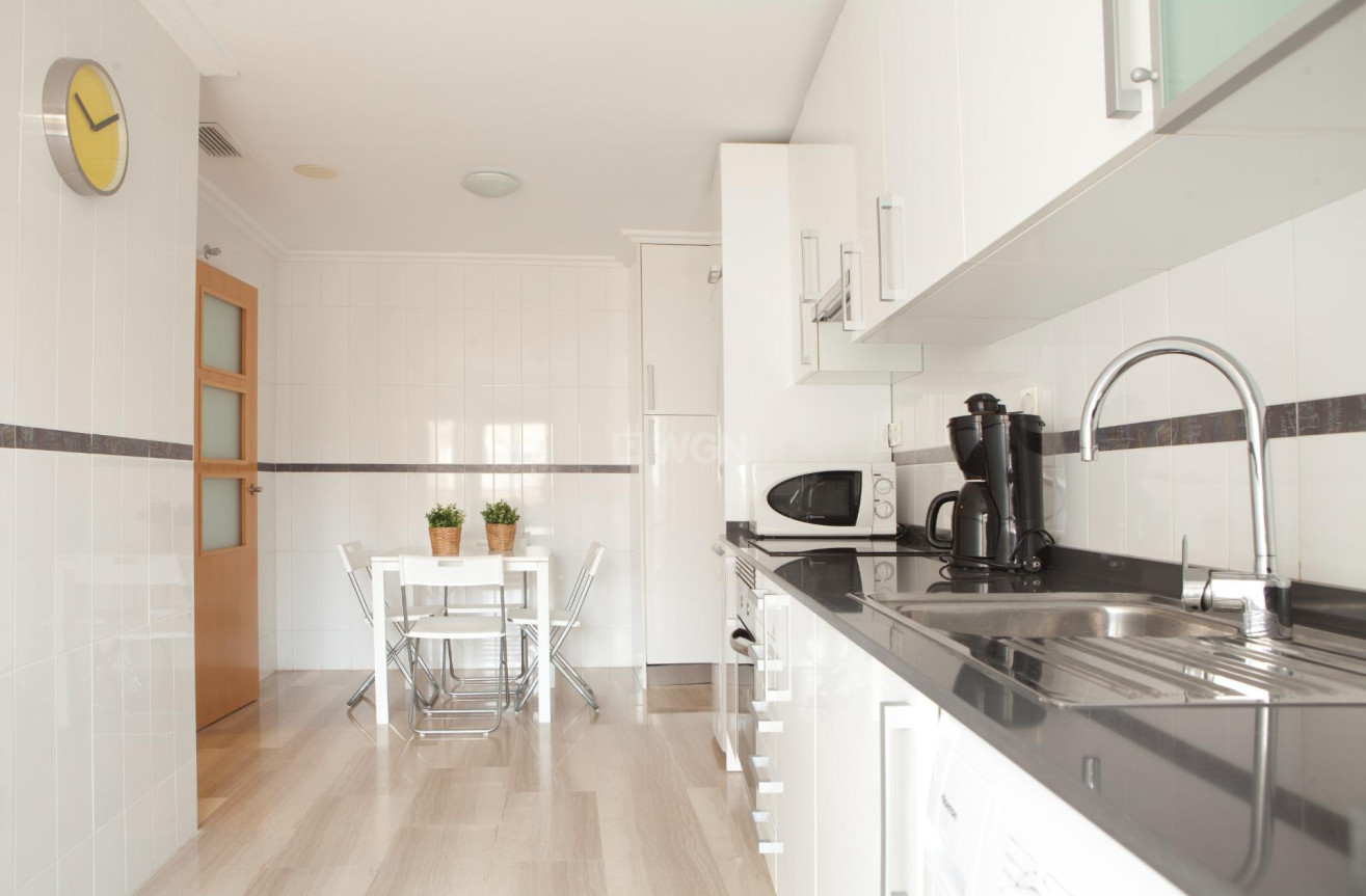 Odsprzedaż - Mieszkanie w bloku - Santa Pola - Centro