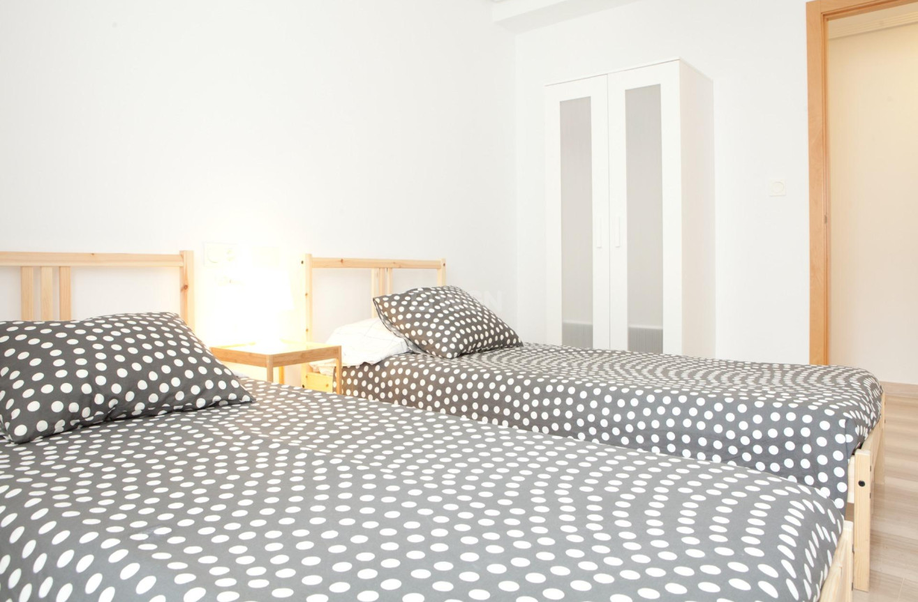 Odsprzedaż - Mieszkanie w bloku - Santa Pola - Centro