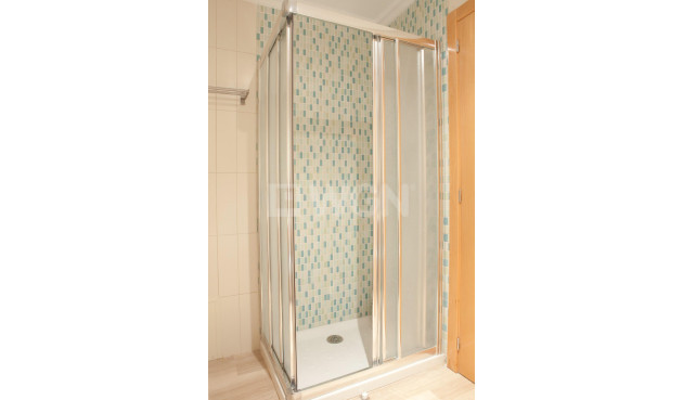 Odsprzedaż - Mieszkanie w bloku - Santa Pola - Centro