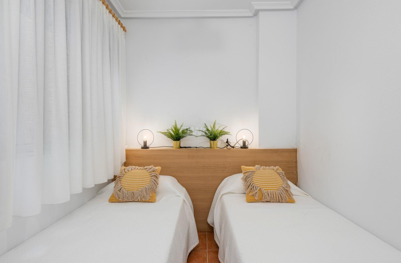 Odsprzedaż - Mieszkanie w bloku - Guardamar del Segura - Pueblo