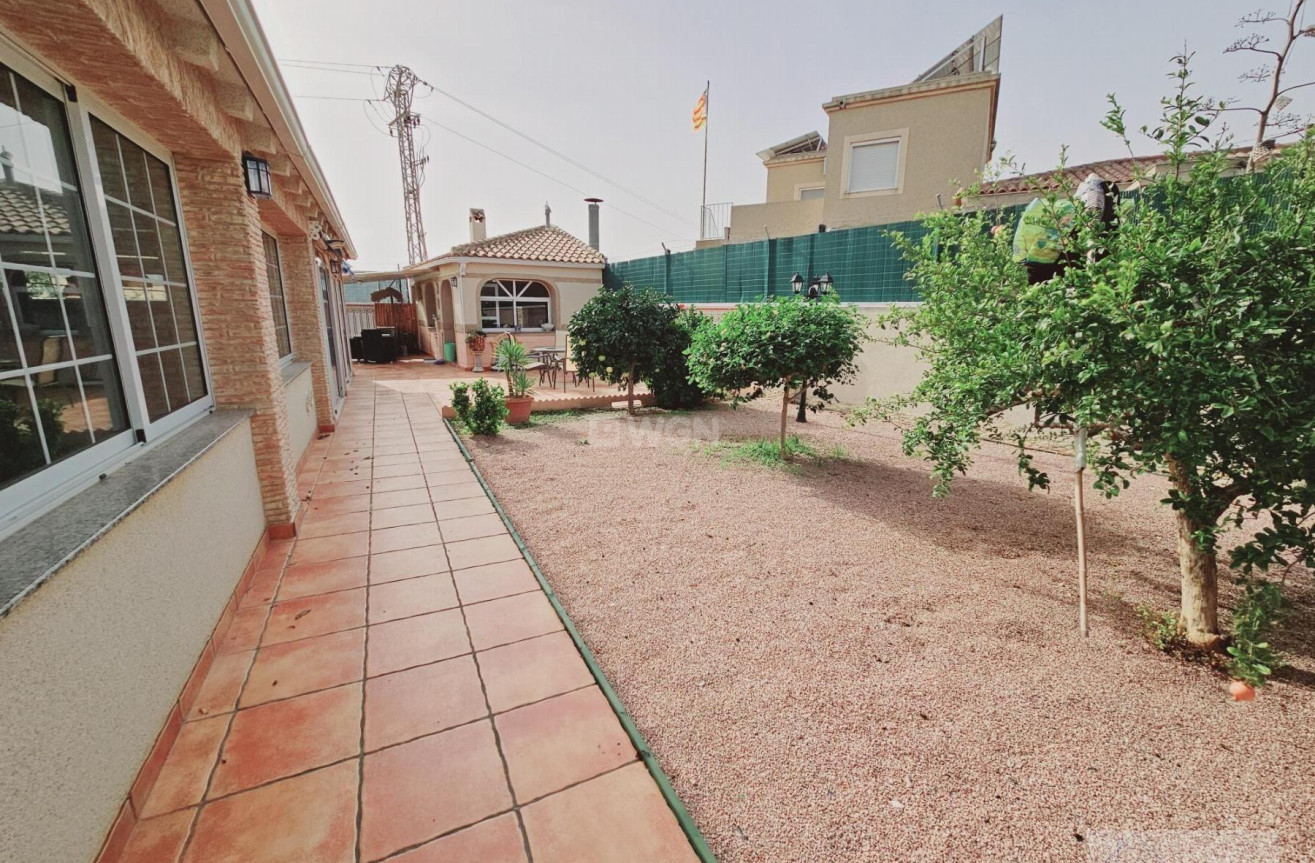 Resale - Villa - Torrevieja - La Siesta - El Salado - Torreta