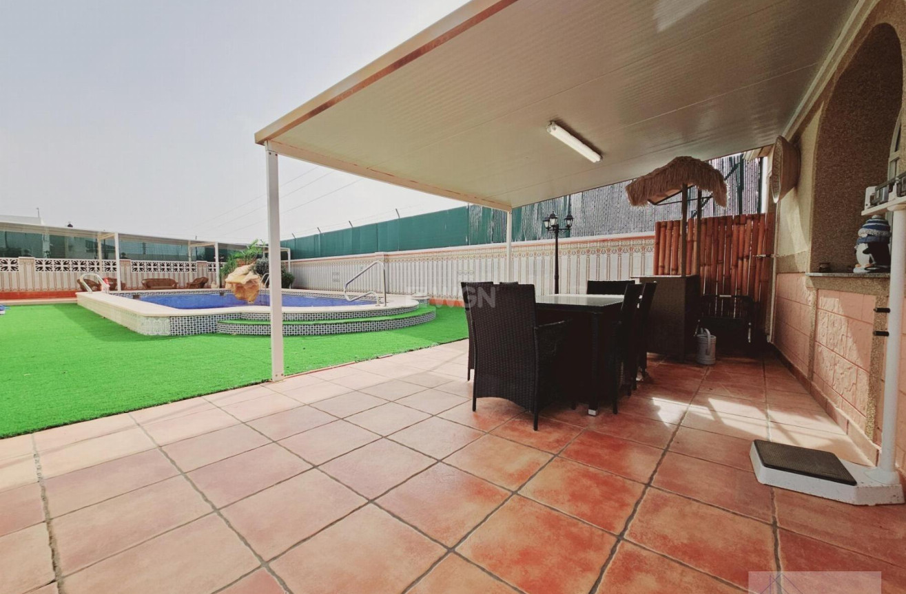 Resale - Villa - Torrevieja - La Siesta - El Salado - Torreta