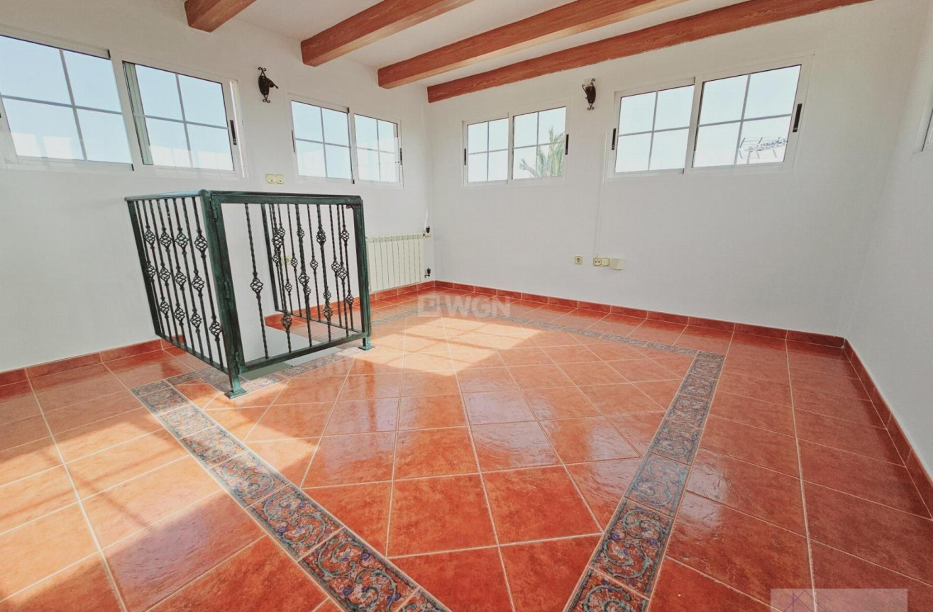 Resale - Villa - Torrevieja - La Siesta - El Salado - Torreta