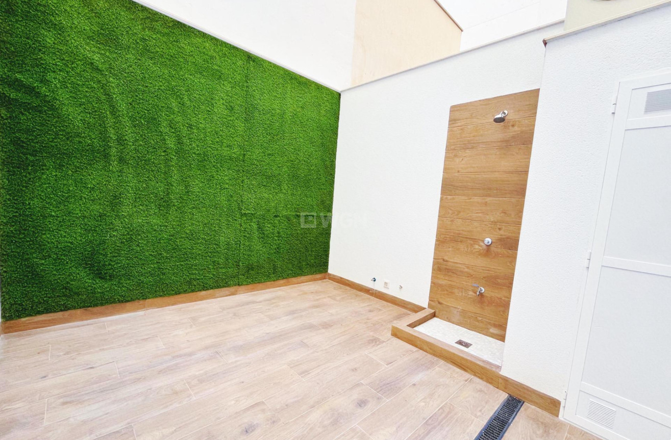 Resale - Apartment / flat - Torrevieja - Playa del Cura