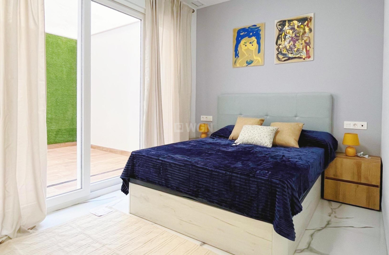 Odsprzedaż - Mieszkanie w bloku - Torrevieja - Playa del Cura