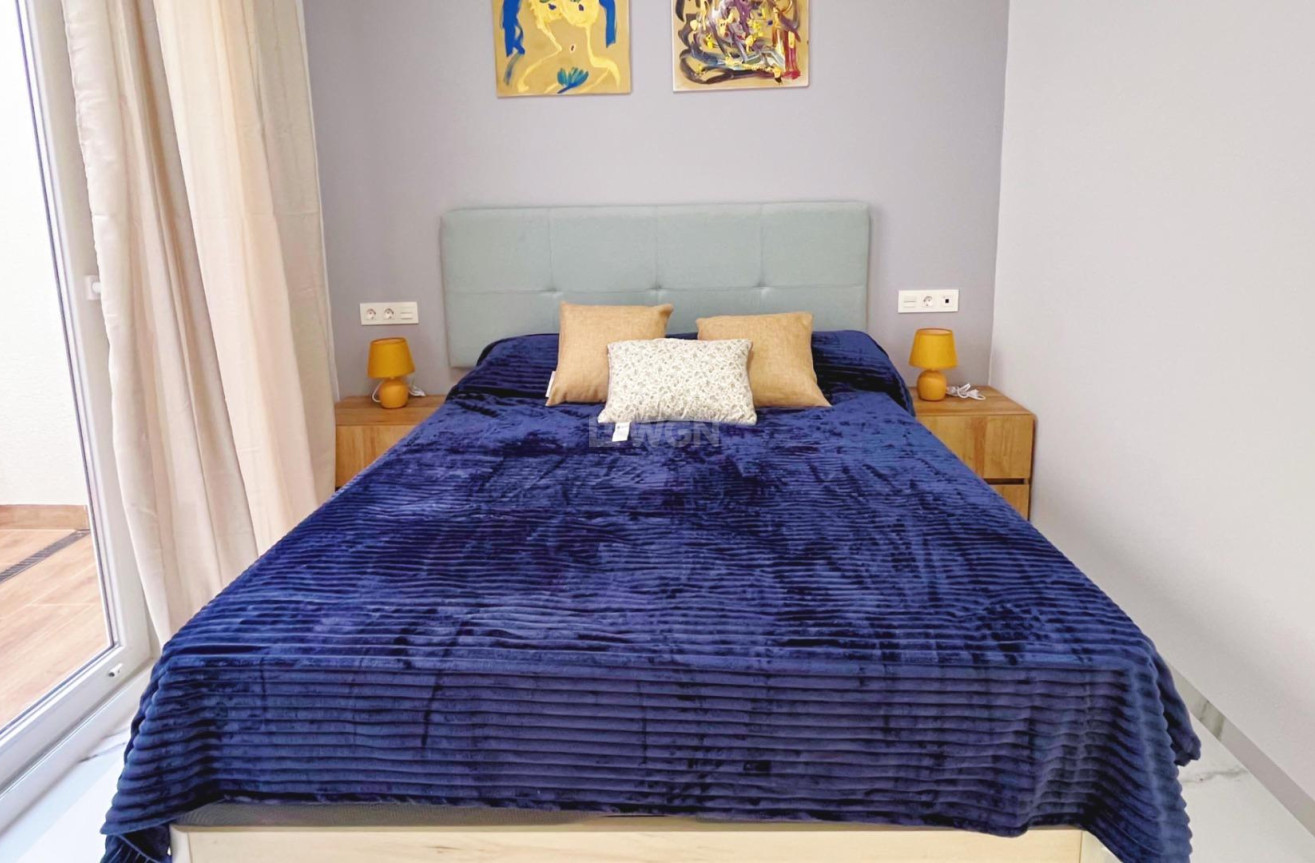 Odsprzedaż - Mieszkanie w bloku - Torrevieja - Playa del Cura