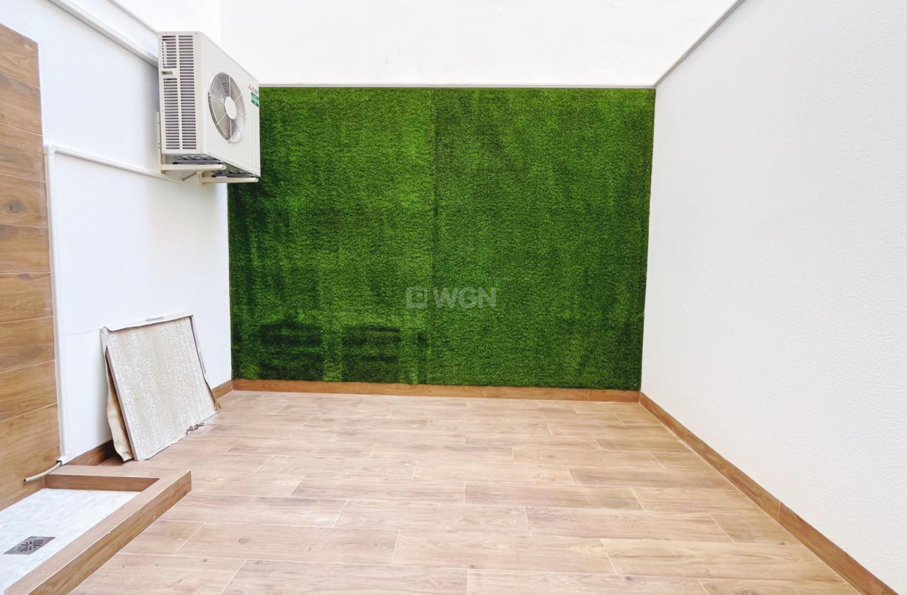 Odsprzedaż - Mieszkanie w bloku - Torrevieja - Playa del Cura