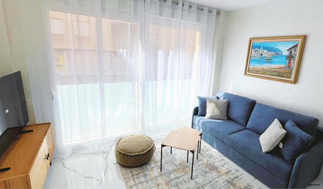 Odsprzedaż - Mieszkanie w bloku - Torrevieja - Playa del Cura