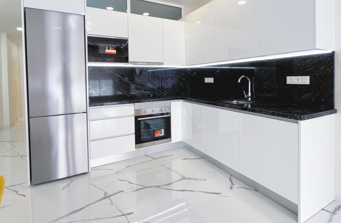 Odsprzedaż - Mieszkanie w bloku - Torrevieja - Playa del Cura