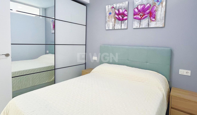 Odsprzedaż - Mieszkanie w bloku - Torrevieja - Playa del Cura