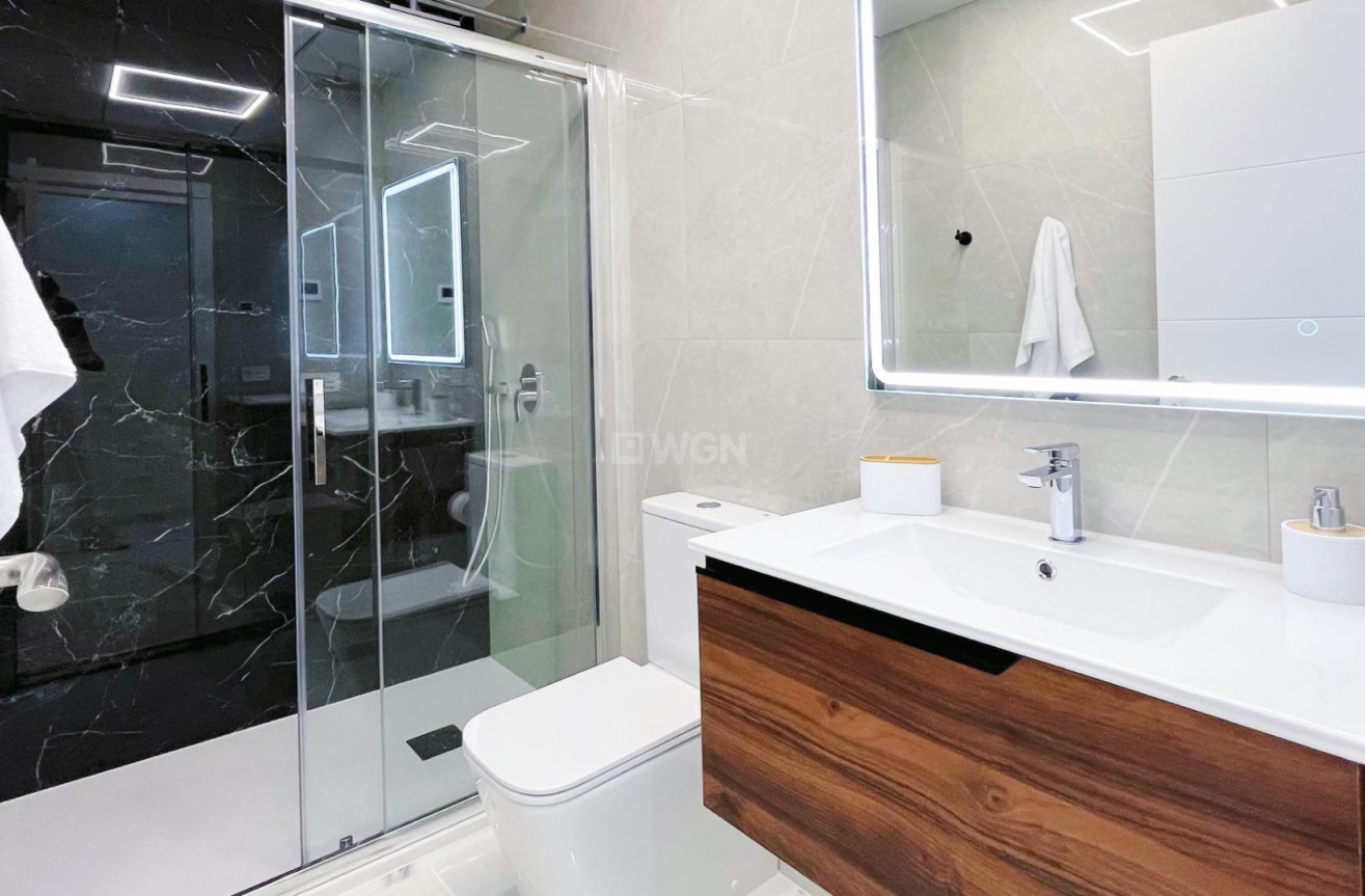 Odsprzedaż - Mieszkanie w bloku - Torrevieja - Playa del Cura