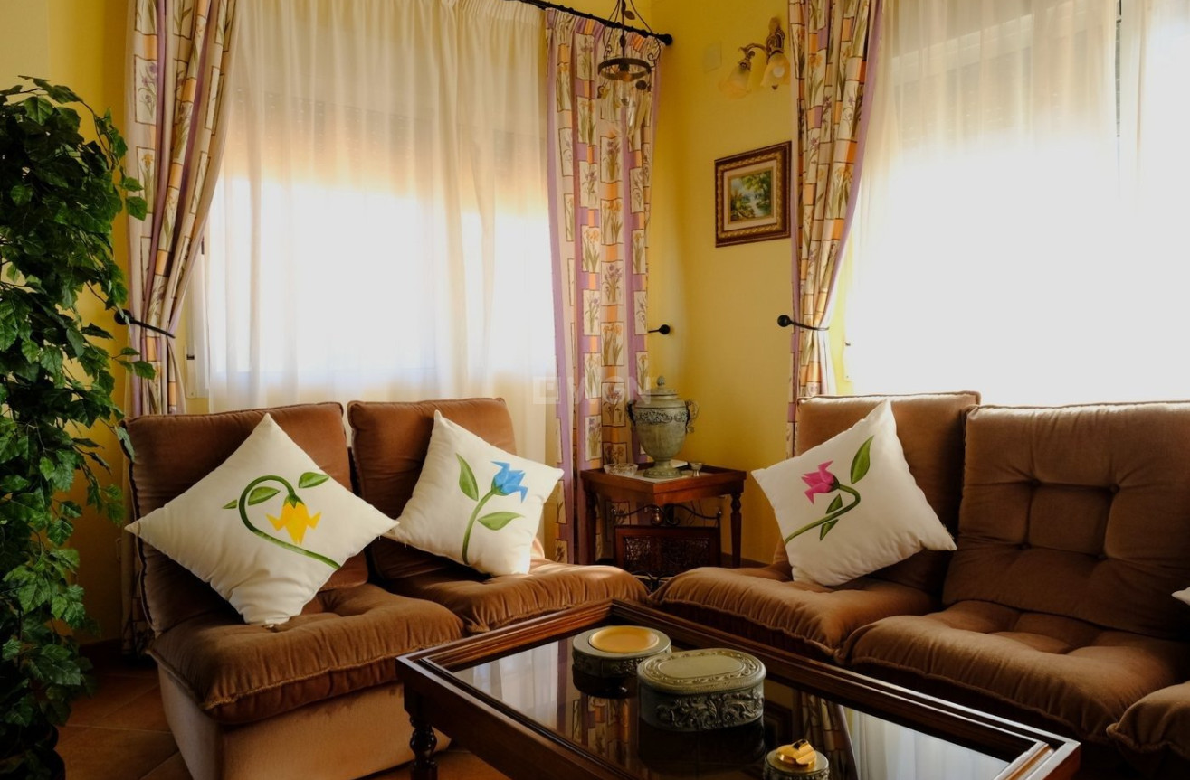 Wiederverkauf - Villa - Orihuela - Orihuela Ciudad