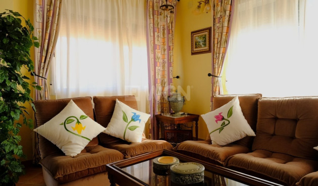 Wiederverkauf - Villa - Orihuela - Orihuela Ciudad