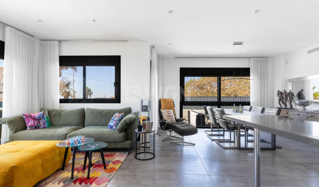 Wiederverkauf - Villa - Torrevieja - Rosaleda