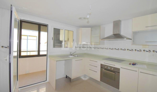 Odsprzedaż - Mieszkanie w bloku - Torrevieja - Centro - Muelle Pesquero