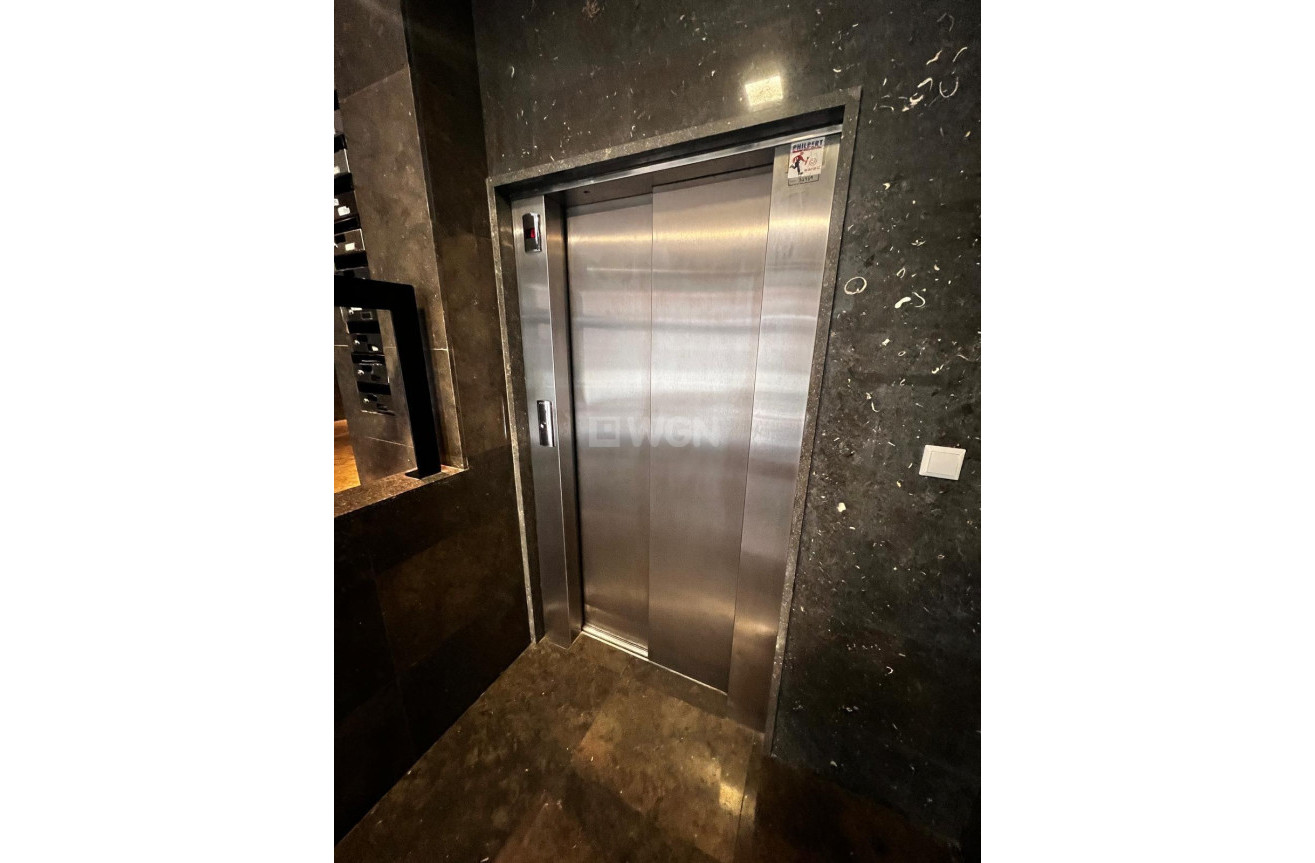 Odsprzedaż - Mieszkanie w bloku - Torrevieja - Centro - Muelle Pesquero