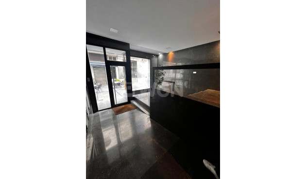 Odsprzedaż - Mieszkanie w bloku - Torrevieja - Centro - Muelle Pesquero