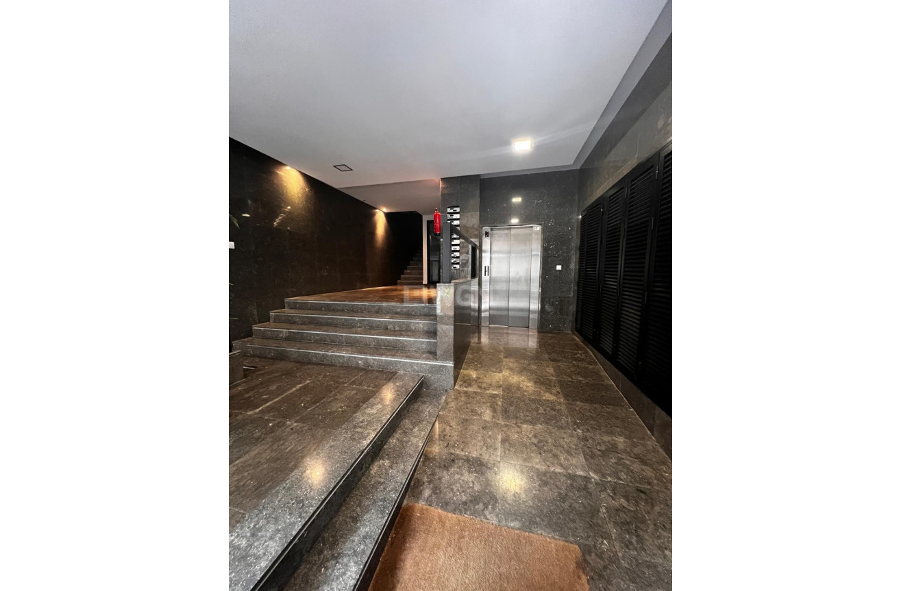 Odsprzedaż - Mieszkanie w bloku - Torrevieja - Centro - Muelle Pesquero