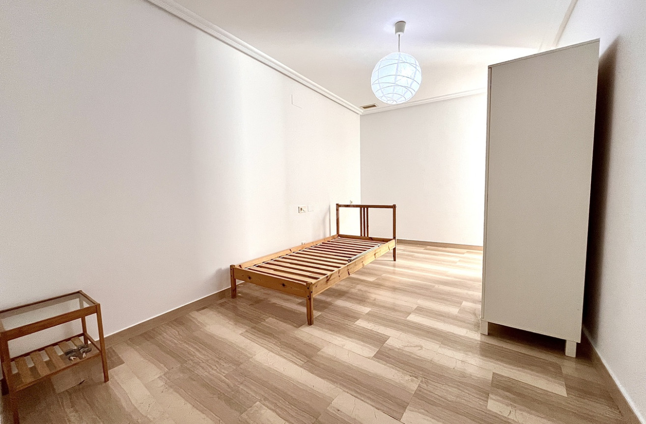 Odsprzedaż - Mieszkanie w bloku - Santa Pola - Costa Blanca