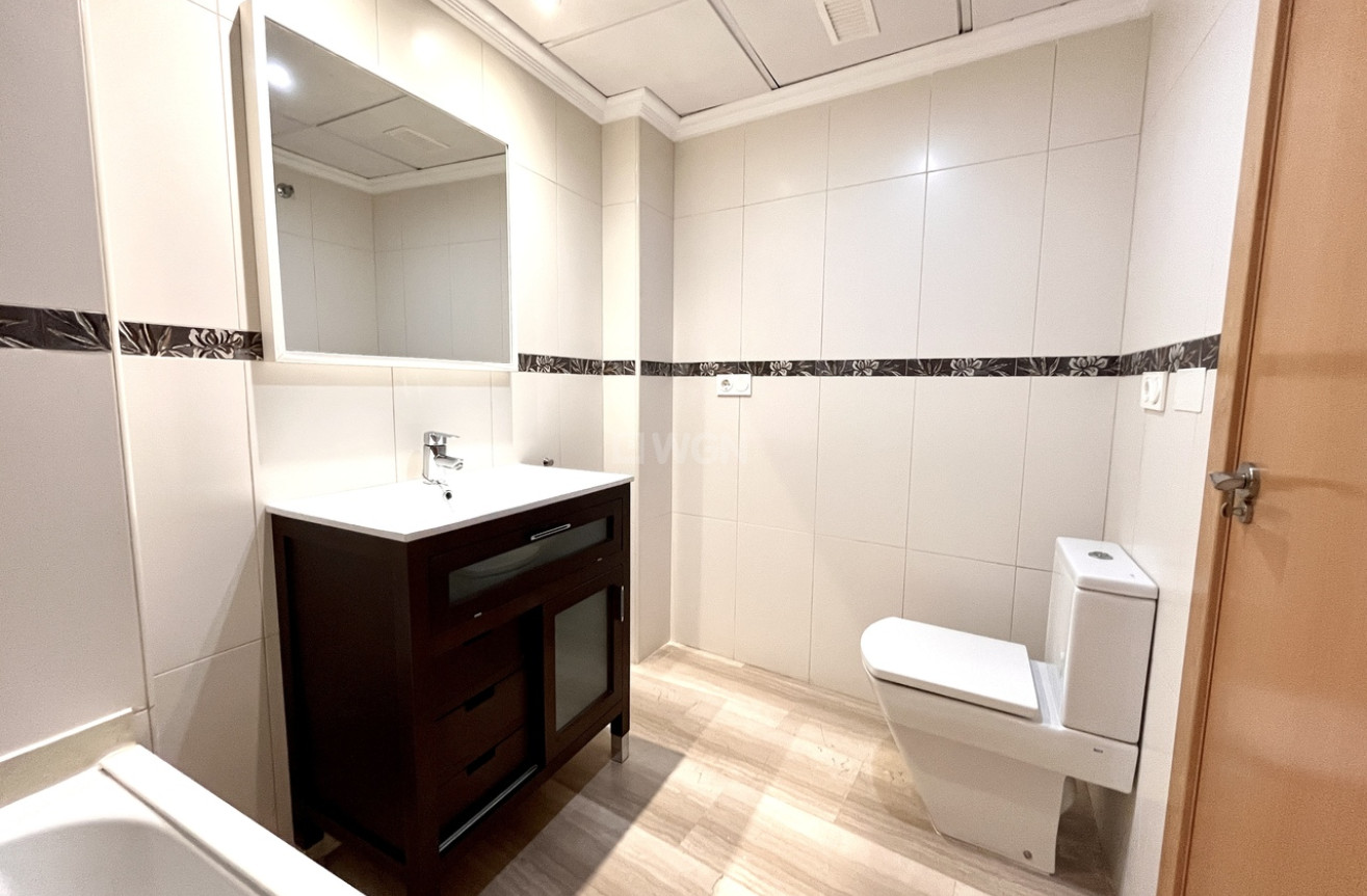 Odsprzedaż - Mieszkanie w bloku - Santa Pola - Costa Blanca